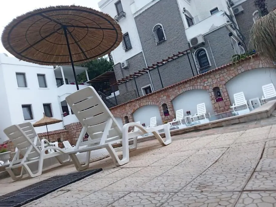 Cozy And Central Apartment With Shared Pool Near Beach In Bodrum Turcja