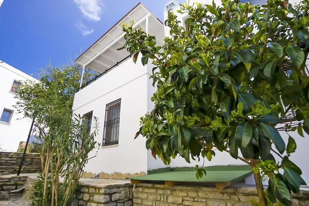 Cozy And Central Apartment With Shared Pool Near Beach In Bodrum Turcja