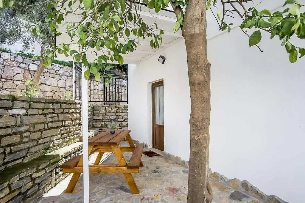 Cozy And Central Apartment With Shared Pool Near Beach In Bodrum