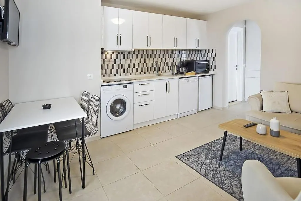 Cozy And Central Apartment With Shared Pool Near Beach In Bodrum