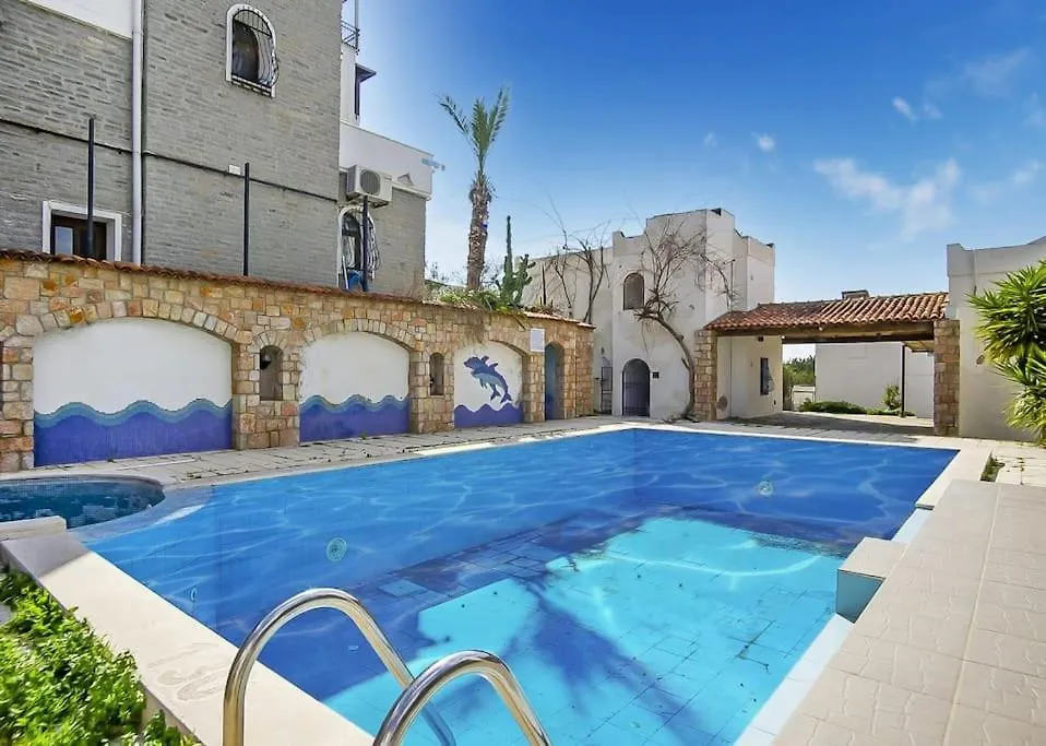 Cozy And Central Apartment With Shared Pool Near Beach In Bodrum